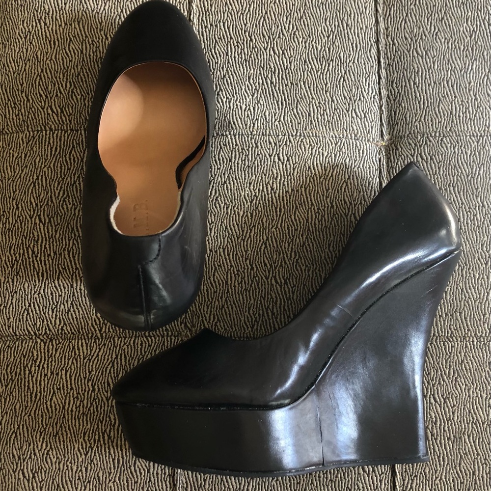 L.A.M.B. Gwen Stefani Black Leather Wedges 7.5 M